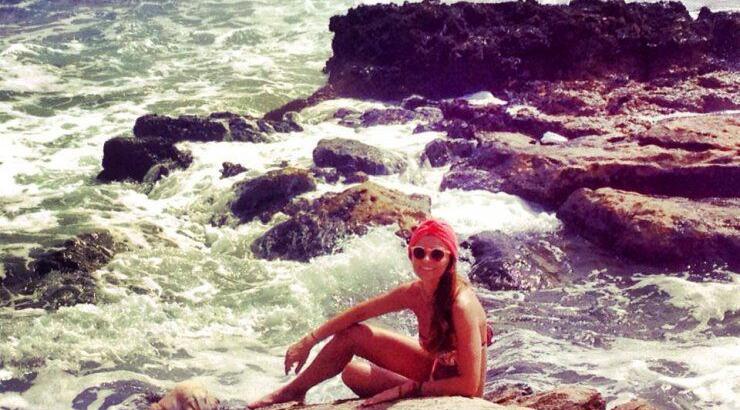 Ramona Filip: Παιχνίδια στην θάλασσα με το σκύλο της