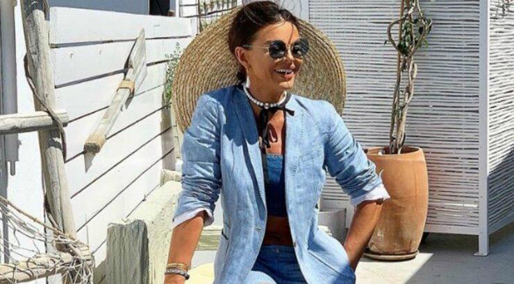 Η Ραμόνα Φίλιπ αποδεικνύει πως το καπέλο είναι το πιο στιλάτο αξεσουάρ του καλοκαιριού