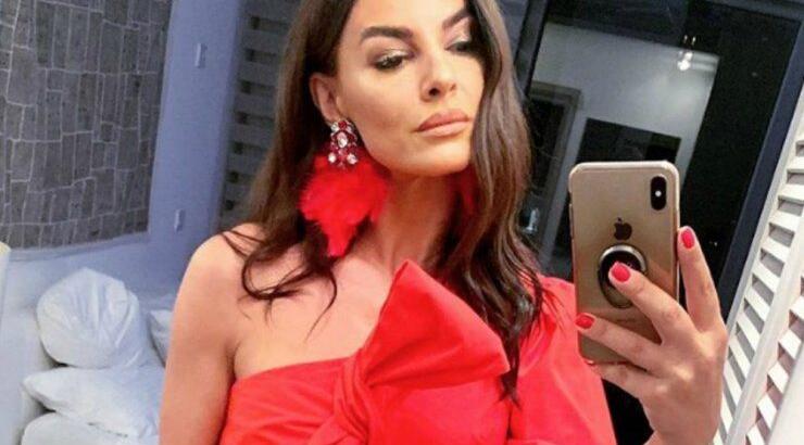 Ραμόνα Φίλιπ: Φόρεσε το must - have τοπ του καλοκαιριού  