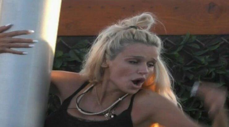 "Big Brother": Άγριος καβγάς μεταξύ Ράνιας και Ραμόνας για ένα... ζευγάρι παπούτσια! [βίντεο]