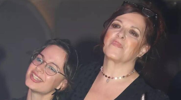 Ελένη Ράντου: Με την κόρη της στα μπουζούκια [εικόνες]