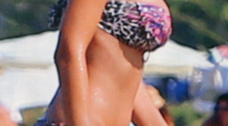 Αναστατώνει την παραλία η σύντροφος επώνυμου Κύπριου!