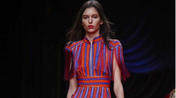 Κόκκινο και μπλε φόρεσε το για άκρως καλοκαιρινές εμφανίσεις