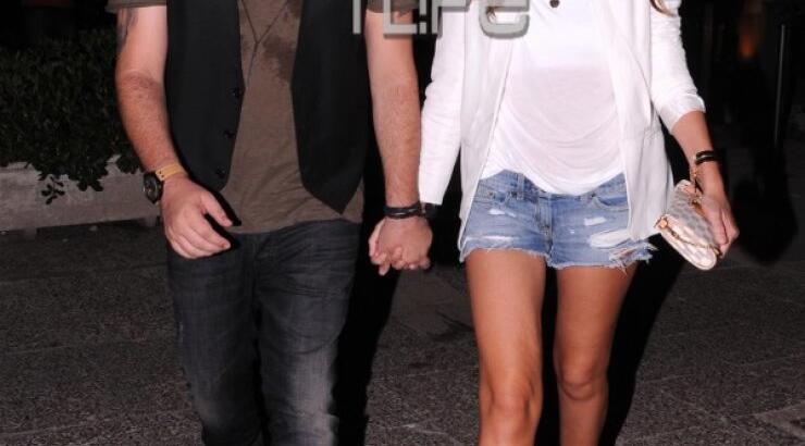 Αντώνης Ρέμος: Τραγουδάει έχοντας πάντα την Υβόννη στο πλευρό του