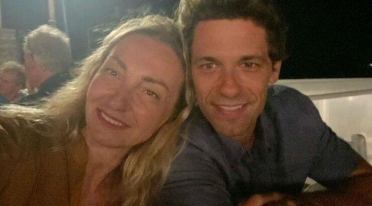 Τότσικας - Ρέβη: Ο γιος τους σκαρφαλώνει σε πόρτα του σπιτιού τους! [βίντεο]