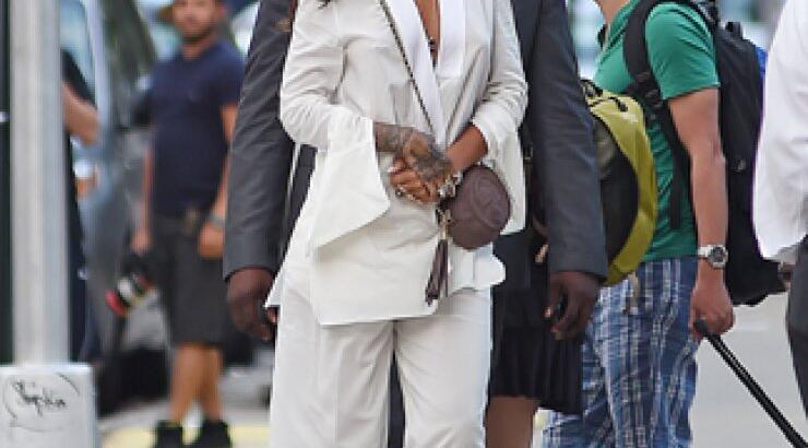 Rihanna: Με εντυπωσιακό σύνολο στη Νέα Υόρκη [εικόνες]