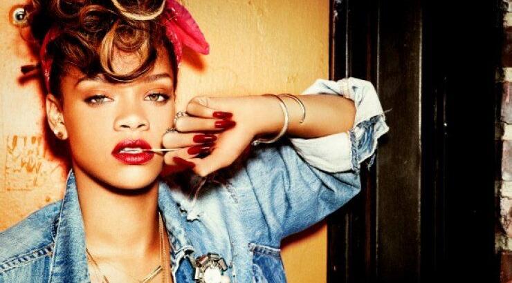 H Rihanna μέθυσε (βίντεο)