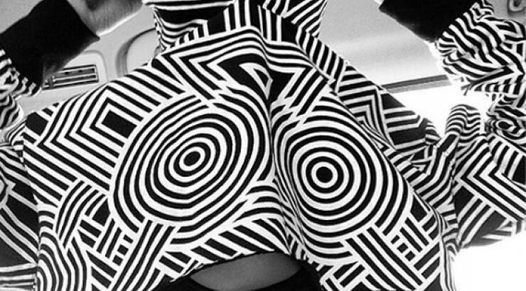 Ποια διάσημη τραγουδίστρια "κολάζει" με το στήθος της;