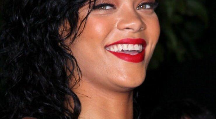 Δες τη Rihanna με καυτό μπικίνι!