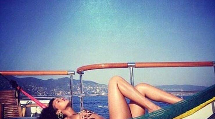 Rihanna: Με νέα hot φωτογραφία αναστατώνει