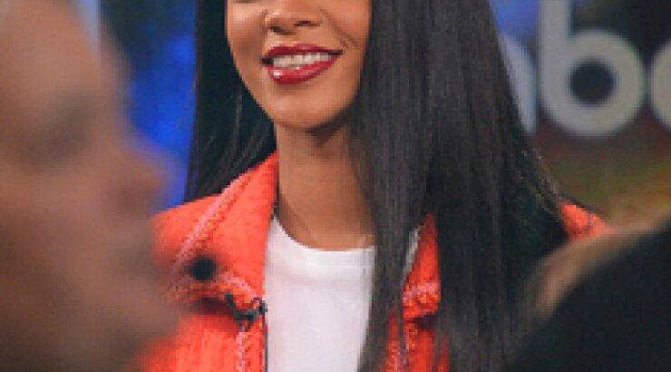 H Rihanna ντυμένη στα…πορτοκαλί