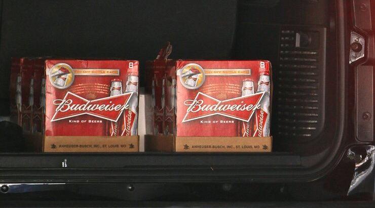 Τι κρύβει η RiRi μέσα στο αυτοκίνητό της; [εικόνες]