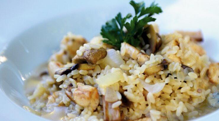 Ριζότο με γκοργοζόλα, κοτόπουλο και πράσινο πιπέρι
