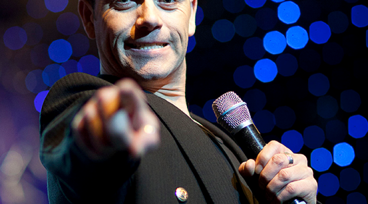 O Super FM στέλνει ένα τυχερό ακροατή στη συναυλία του Robbie Williams στο Παρίσι!