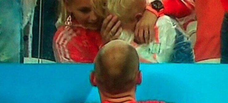 Ο πιτσιρικάς γιος του Ρόμπεν ράγισε καρδιές 