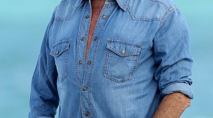 Δείτε τον Roberto Cavalli στην παραλία με τη πολύ νεότερη σύντροφό του