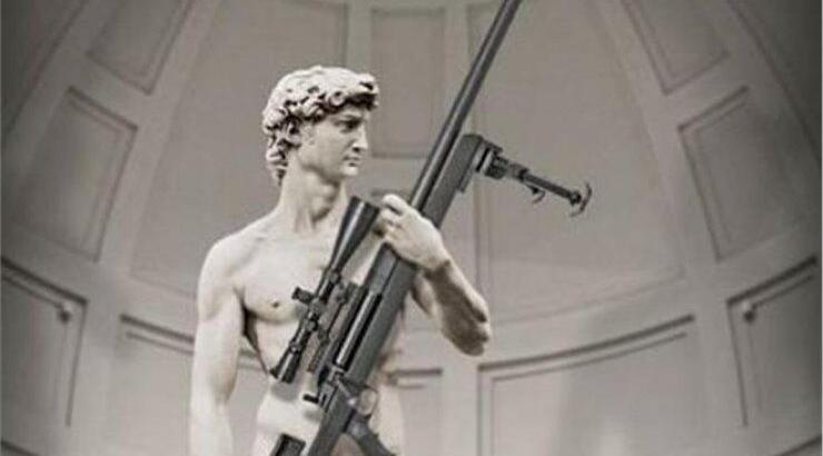 Εξοργίζει τους Ιταλούς διαφήμιση με οπλισμένο τον Δαυίδ του Μιχαήλ Αγγελου