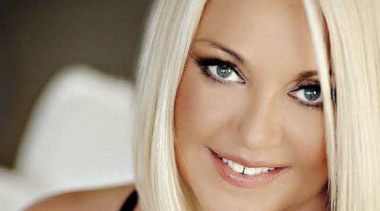 Oι αρετουσάριστες φωτογραφίες της Ρούλας Κορομηλά με μαγιό