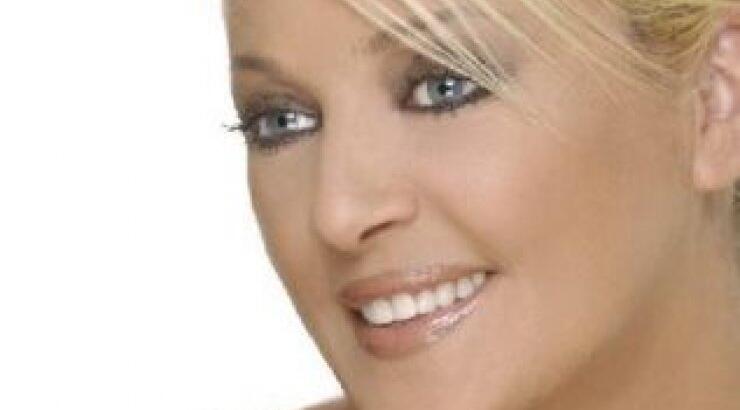 Το αιχμηρό σχόλιο της Κορομηλά στο facebook για τις πλαστικές και τα μπότοξ