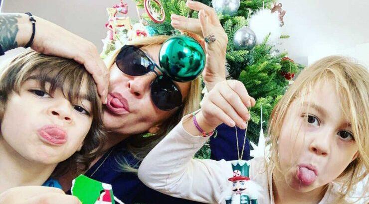 Ρούλα Ρέβη: Το απίθανο κούρεμα και χτένισμα που έκανε η κόρη της [βίντεο]