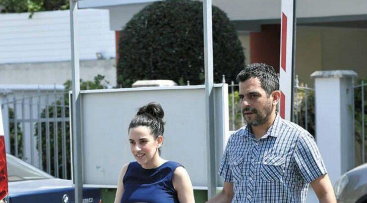 Γιώργος Ρούσσος – Νατάσα Τούρζα: Τα στιγμιότυπα κατά την έξοδό τους από το μαιευτήριο!