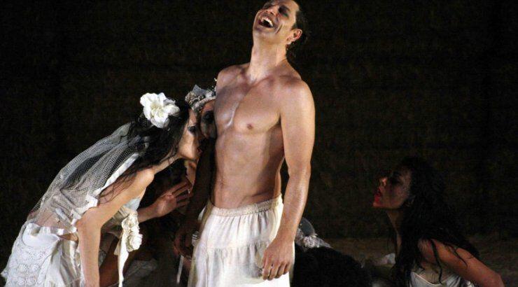 Βρυκόλακες: Η νέα ελληνική ταινία με τον Σάκη Ρουβά σε ρόλο βαμπίρ