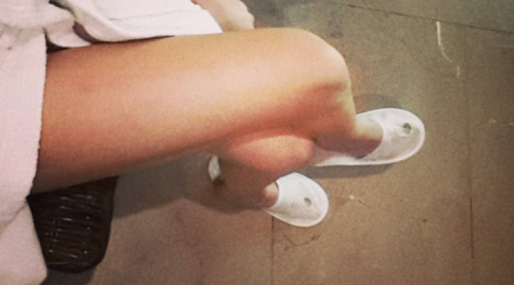 Επώνυμη Κύπρια αναστατώνει με τα καλλίγραμμα της πόδια πέντε μήνες μετά τη γέννηση του γιου της!