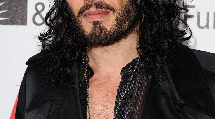 Russell Brand: Καλεί τους Βρετανούς να ακολουθήσουν την… "ελληνική επανάσταση"