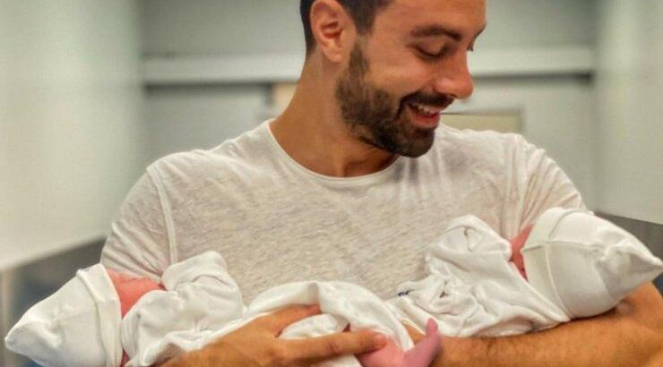 Τανιμανίδης - Μπόμπα: Όλες οι λεπτομέρειες για τη γέννηση των διδύμων κοριτσιών τους [βίντεο]