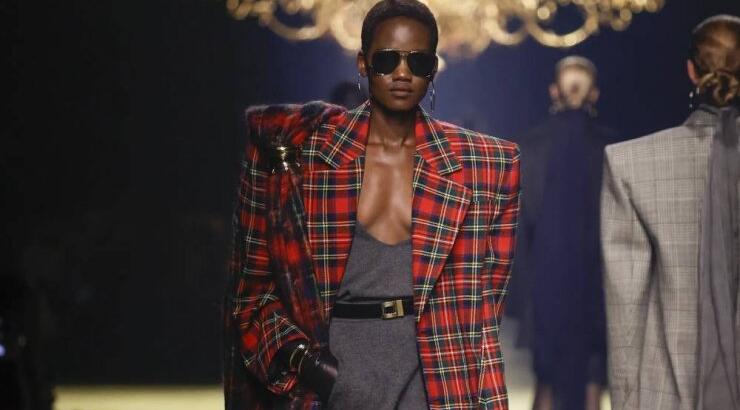 H Saint Laurent τσάντα που κοστίζει 55 ευρώ 