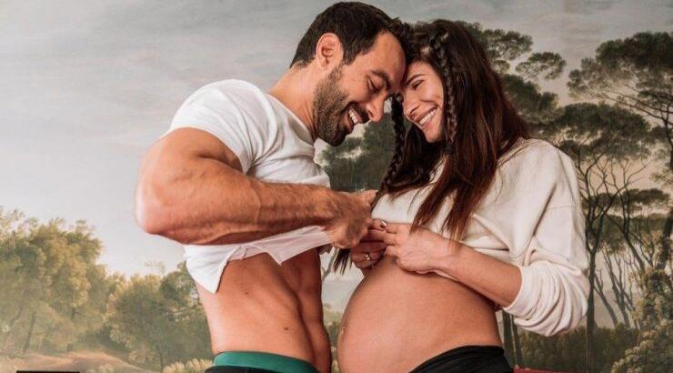 Ο Σάκης Τανιμανίδης ενθουσιασμένος δηλώνει: "Έρχεται ο πελαργός" [εικόνα & βίντεο]