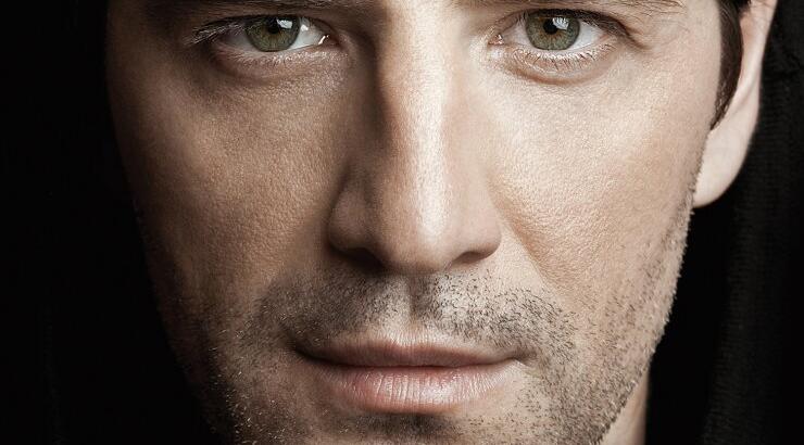 Παραλήρημα οι Ρουβίτσες: Ο Σάκης γυμνός σε σουίτα ξενοδοχείου της Λευκωσίας