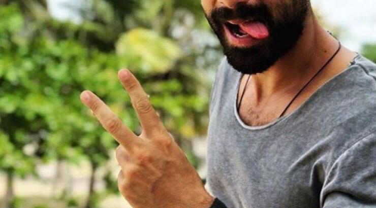 Ο Σάκης Τανιμανίδης μας δείχνει το κουστούμι του γάμου του! [βίντεο]