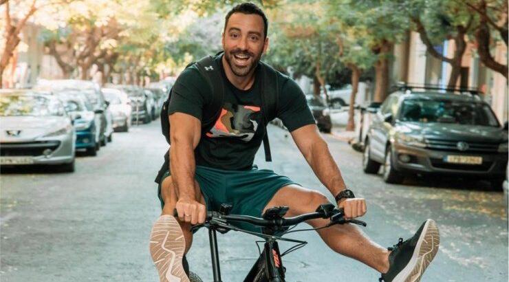 Σάκης Τανιμανίδης: Το γλυκό βίντεο μαζί με τις κόρες του στο κρεβάτι 