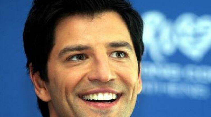 Ο Σάκης Ρουβάς συνεργάζεται με τη Μαρία Χούκλη