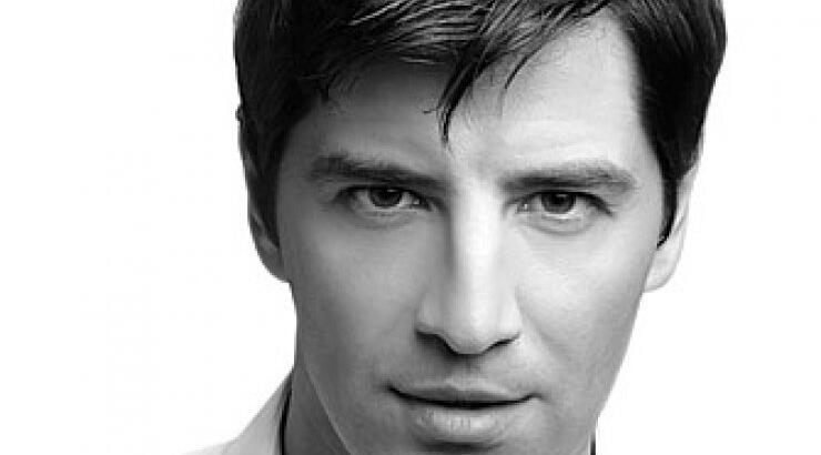 Δείτε τον Σάκη Ρουβά να “λιώνει” στο γυμναστήριο!