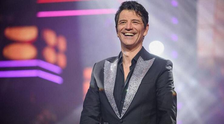 Σάκης Ρουβάς: Φωτογραφίζεται καθ’ οδόν για Άγιο Δομίνικο [εικόνα]