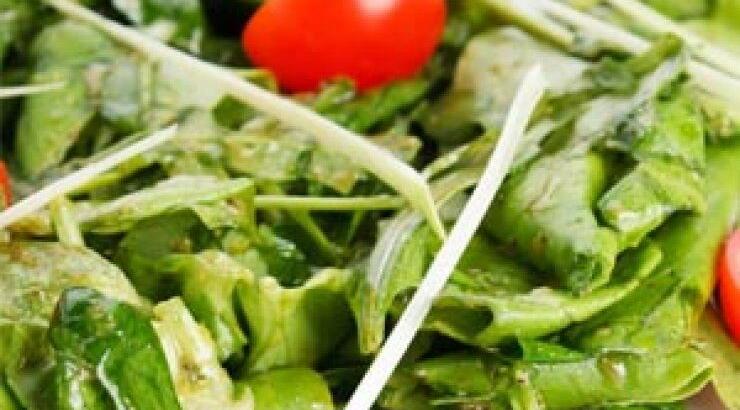 5 υλικά που πρέπει να αποφύγεις στο Salad Bar