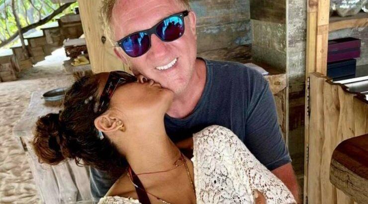 Salma Hayek: Απαντάει ευθέως σε όσους ισχυρίζονται πως παντρεύτηκε τον σύζυγό της για τα λεφτά του!