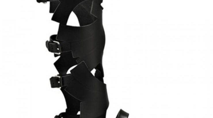 Tα Ancient Greek Sandals συνεργάζονται με την Carven