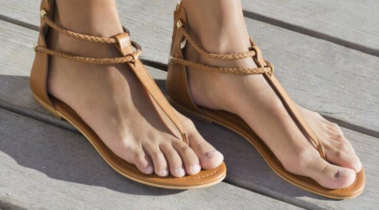 Flat sandals