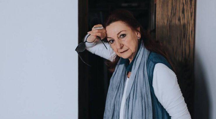 Αννίτα Σαντοριναίου: “Είχα αποβολές. Ακόμα και στη σκηνή εν ώρα παράστασης” [βίντεο]