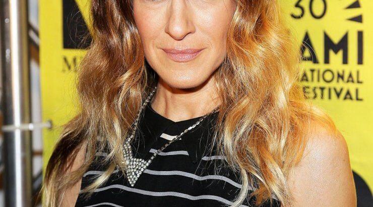 Sarah Jessica Parker συνδύασε με εκπληκτικό τρόπο μια από τις τάσεις που θα φοράμε την Άνοιξη