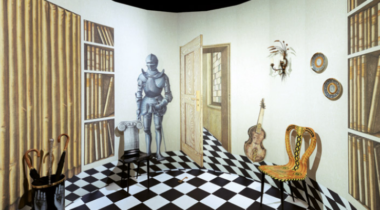 Tα Fornasetti κολλούν... στον τοίχο