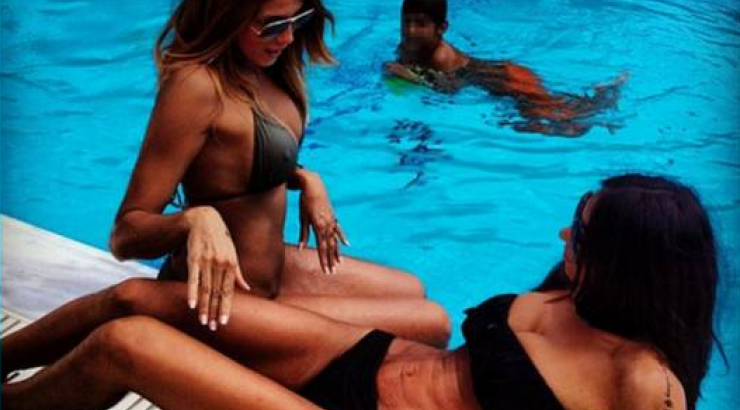 Αγγελική Ηλιάδη: Βουτιές με τον γιο και τη φίλη της