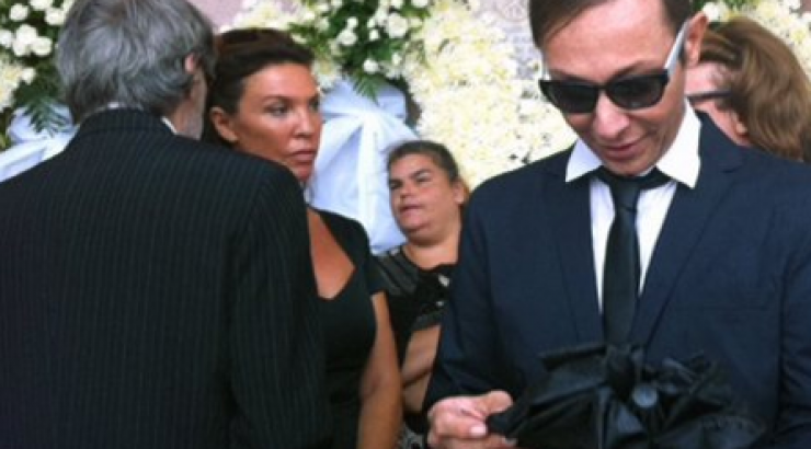 Πλήθος κόσμου στην κηδεία του Μιχάλη Ασλάνη