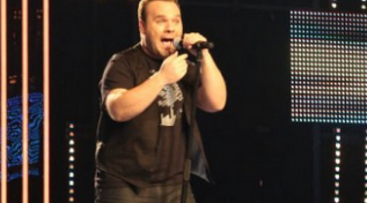 The Voice 2: Ο Μπάμπης Νικολάτος έκανε και τους 4 κριτές να γυρίσουν