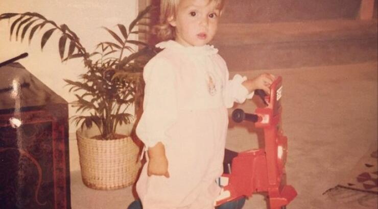 Ποια Κύπρια socialite είναι το κοριτσάκι της φωτογραφίας;