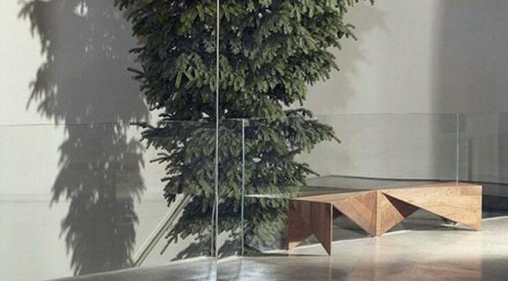 Σε ποιο σπίτι της showbiz στόλισαν το δέντρο... ανάποδα;