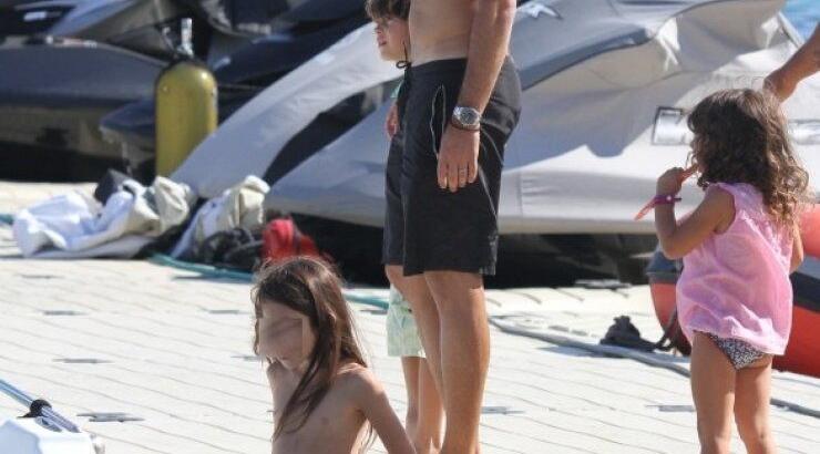 Μ. Βερνίκου - Μ. Καμπουρίδης: Με τα παιδιά τους στη Μύκονο!